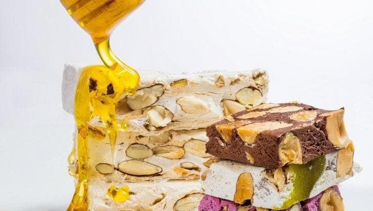 Sedotto dal miele, il torrone vola. E abbinarlo è un’arte