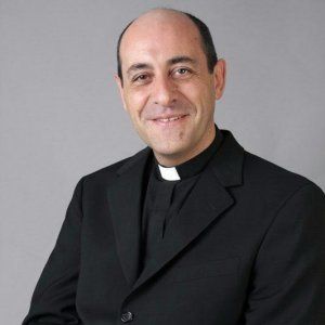 L'arcivescovo Fernandez: "Questa è la strategia dell'Apocalisse, per fermare il Papa provano a screditarlo"