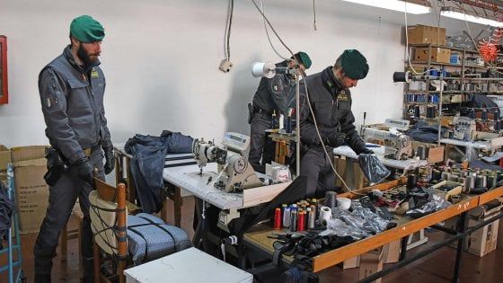 Bergamo, scoperti due laboratori-dormitorio cinesi e lavoratori in nero