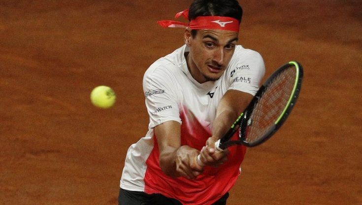 La partita perfetta di Sonego, batte il tennista più forte al mondo sulla terra rossa