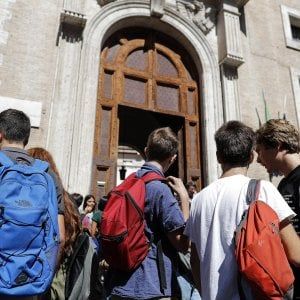Editoria, fondi alle scuole per l'acquisto dei giornali 
