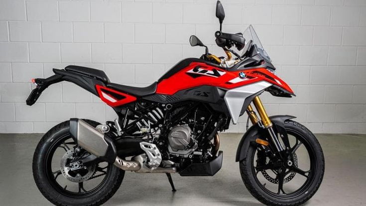 Bmw svela la F 450 GS, l’enduro media tuttofare che si guida con la patente A2