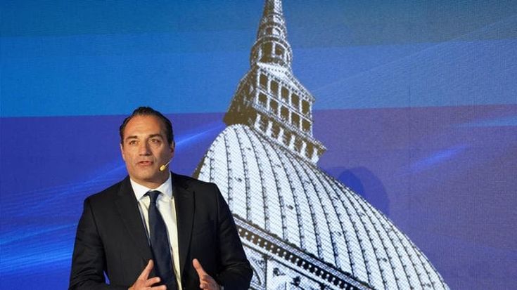 Stellantis ricalibra l’elettrico: “Sotto le attese, cambiare rotta”