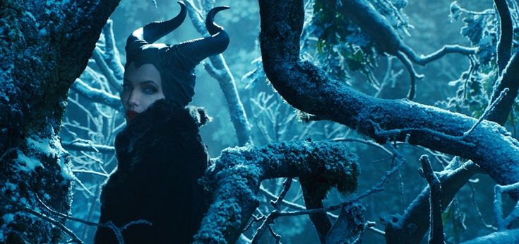 "Maleficent", scopri quant'&egrave; cattiva la strega Angelina Jolie (povera Bella addormentata)