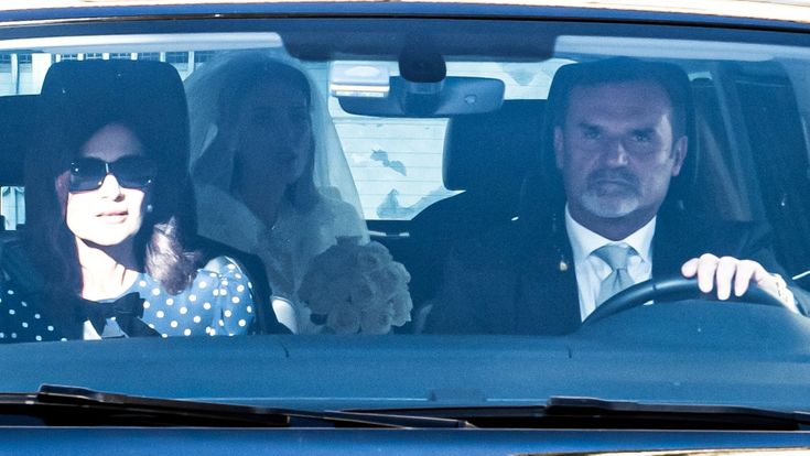 “Finalmente ne sono uscito”. Berlusconi negativo al Covid festeggia le nozze del figlio