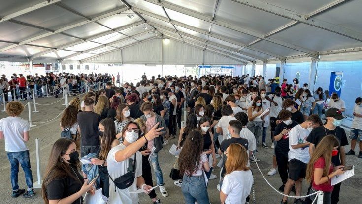 Da domani vaccini senza priorità, ecco come si muovono le Regioni nella corsa all'immunità