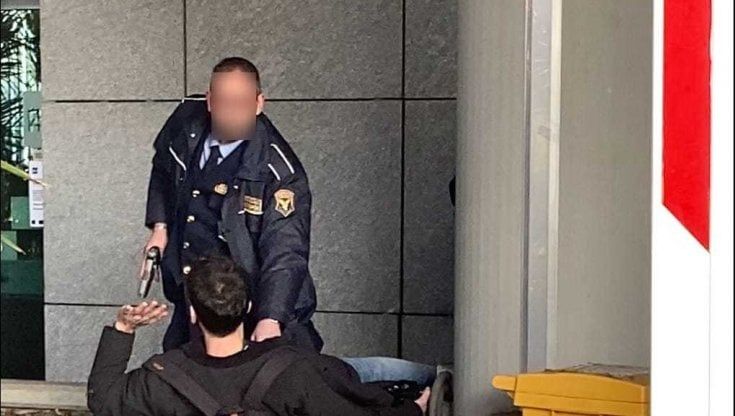 Torino, Extinction Rebellion minacciati con una pistola dai vigilantes