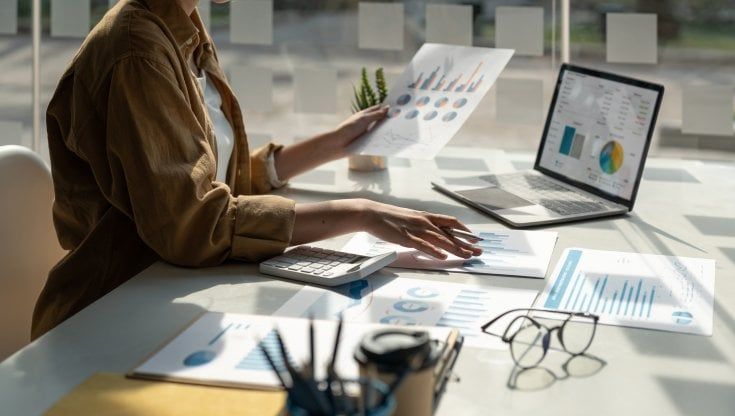 Tempi di attesa lunghi e poca semplificazione: le difficoltà delle aziende alle prese con il Pnrr 