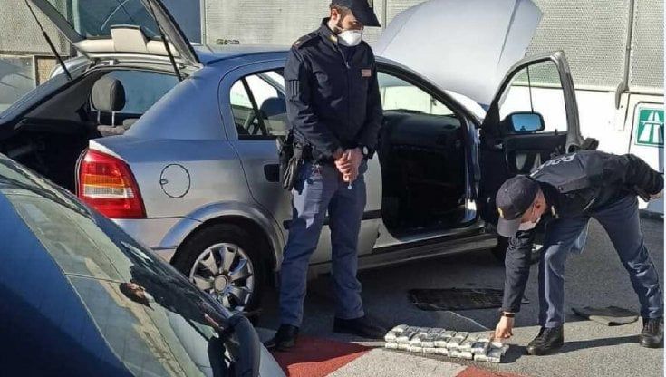 Genova, la Polmare sequestra 8 chili di hashish in porto