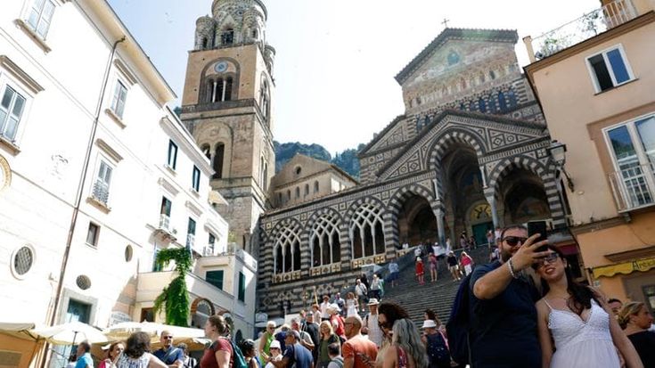 Tutto esaurito: in Costiera solo posti in piedi