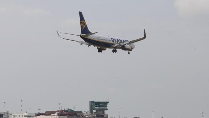 L’annuncio del pilota Ryanair: “Questo volo è in ritardo per una norma della giunta Lepore”