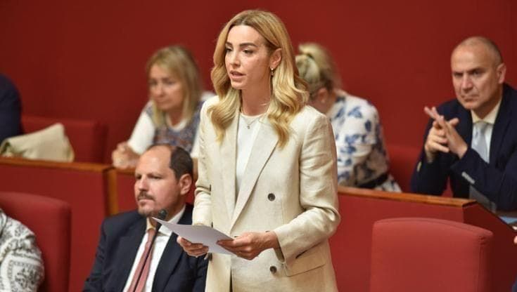 Consigliere pd oltraggiato in aula a Genova, la maggioranza lascia. Silvia Salis: “Gravità inaudita”