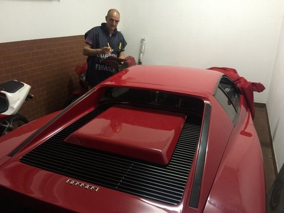 Varese, l'imprenditore reddito zero e finto svizzero dice addio alle Ferrari 