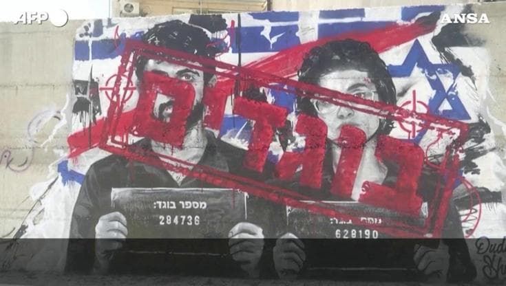 "Traditori": il murale in Israele contro Yuval Abraham e Rachel Szor, i registi di Naza