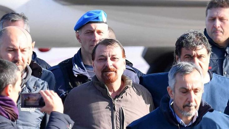 Parigi si prepara all'estradizione dei terroristi italiani