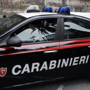 Artena, litiga con il padre e minaccia di dargli fuoco. Poi incendia il suo negozio