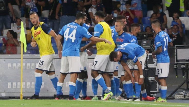 Napoli-Venezia 2-0: Osimhen espulso, ma Insigne e Elmas trascinano gli azzurri