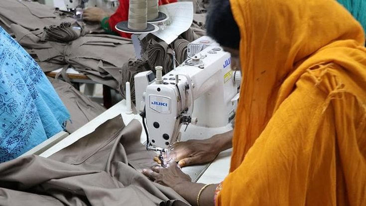 Fabbriche verdi e lavoro grigio: l’indagine sulle aziende dell’abbigliamento in Bangladesh