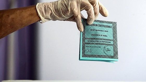 Elezioni regionali 2020 e referendum, alle 23 l'affluenza è vicina al 40 per cento. Conte: "Buon voto a tutti"