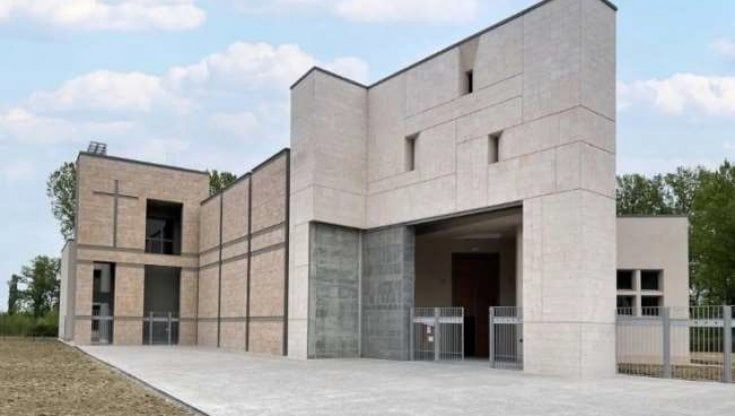 Milano, un prete eroe per l'ultima chiesa senza le campane al Gratosoglio