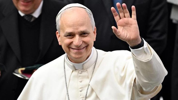 Leone XIV, appello per disarmo e famiglie “unione di uomo e donna”. E rivendica origini da migrante