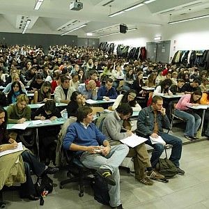 In furgone nell'Italia precaria. Il viaggio degli studenti verso lo sciopero generale