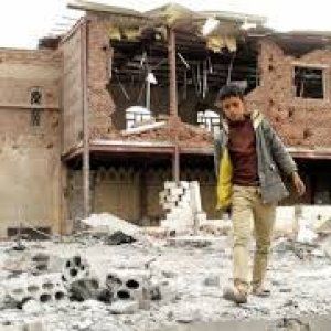 Yemen, attacchi aerei sauditi uccidono oltre 65 civili