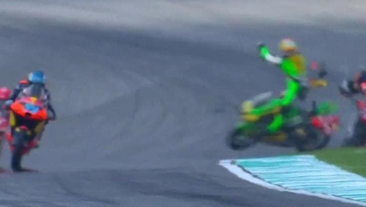 Sepang, grave incidente nella Moto3: Rueda si scontra con Dettwiler nel giro di formazione