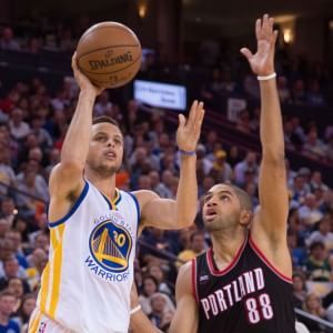 Basket, Nba: Golden State vola con super Curry, per Miami playoff a rischio