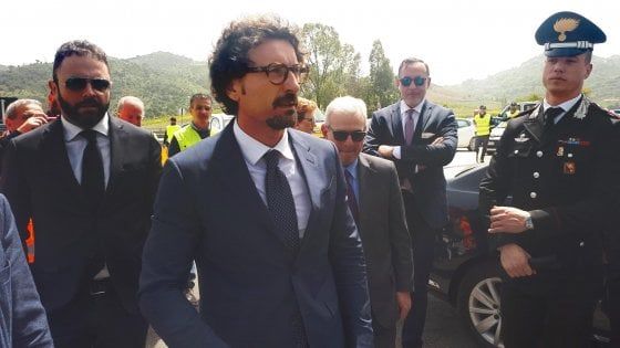 Toninelli: "Io assente ieri al cdm? Lo seguo anche con il cellulare". E su Roma: "Il bilancio è positivo" 