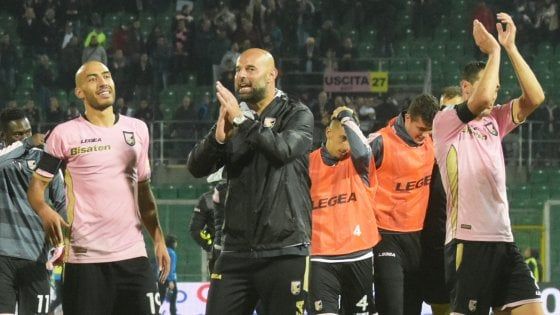 Serie B: il Palermo resta solo in vetta, Lecce frenato dal Perugia