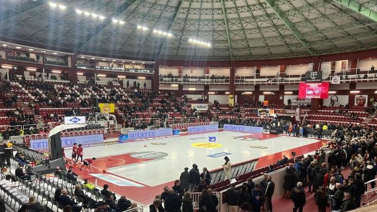 Prove d’intesa tra Comune e Shark per la gestione del palasport di Trapani