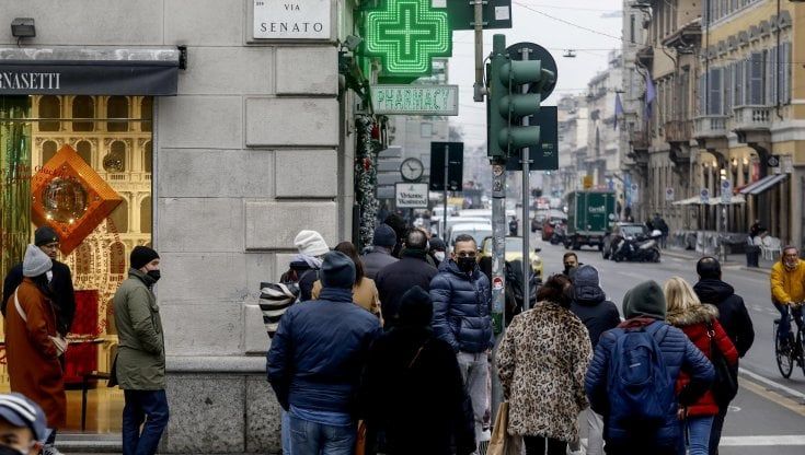 Noi, prigionieri del fine Covid: “Negativi ma senza Green Pass usiamo le ferie per stare a casa”