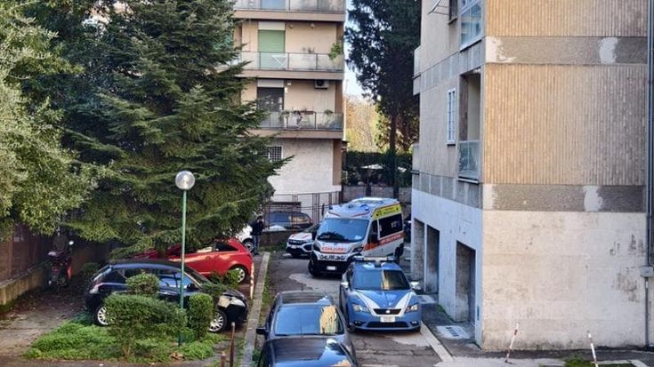 Giovane ragazza muore cadendo dalla finestra: ritrovata nel cortile