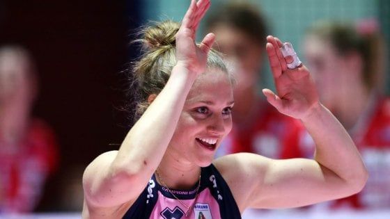 Volley, Casalmaggiore: essere incinta diventa un "peccato", insulti sui social a Carli Lloyd