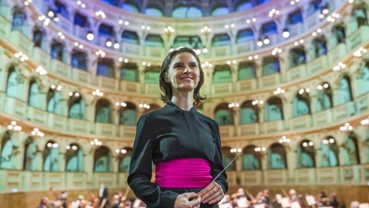Oksana Lyniv: “Il mio Andrea Chénier giustiziato per la verità e il caos politico di oggi”