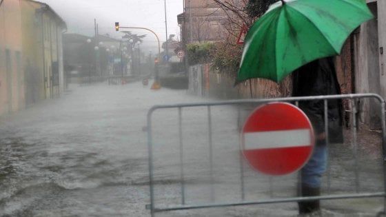 Maltempo, allerta al Centro-Sud: criticità gialla in otto regioni per vento forte e temporali