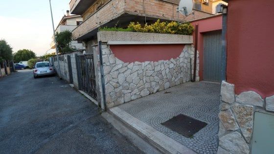 "Grave ma stabile" il bimbo travolto a Ostia dal cancello di casa 
