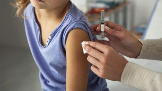 Vaccini, De Luca: "In Campania a scuola solo con il certificato"