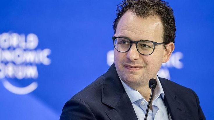 Trump boccia i critici dell’IA: “Evocano solo catastrofi”. E Altman rinuncia alla Borsa