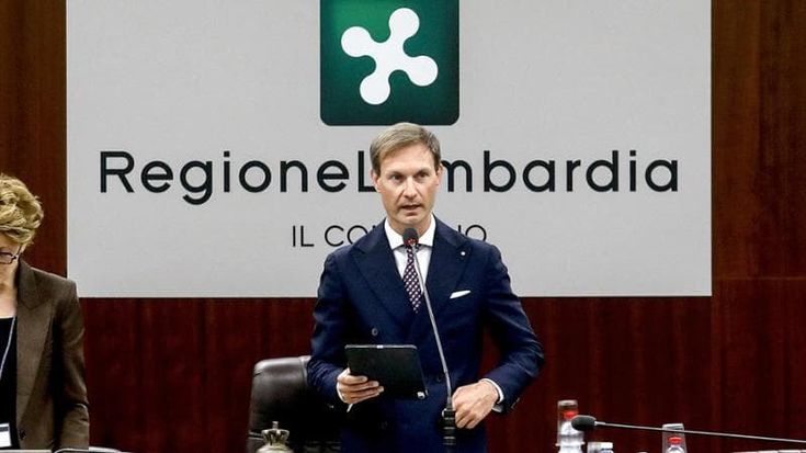 Lombardia, il presidente del Consiglio regionale bacchetta la giunta: “Troppe assenze in aula”