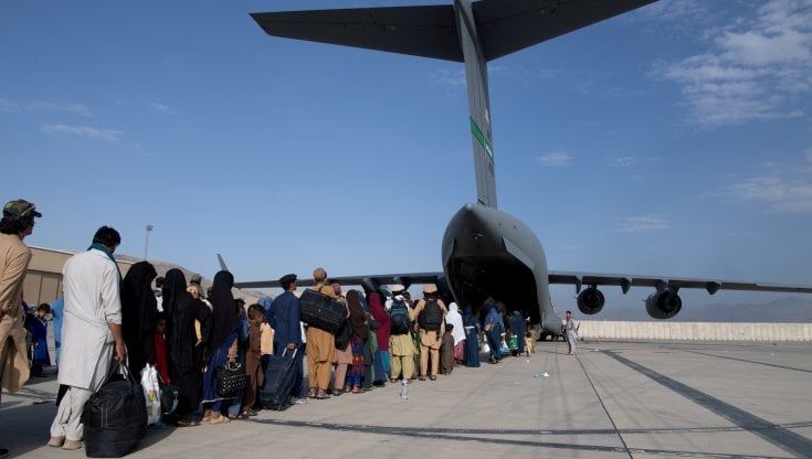 Kabul, paura per  uno dei C-130 italiani al decollo: la pilota mette in atto una manovra diversiva