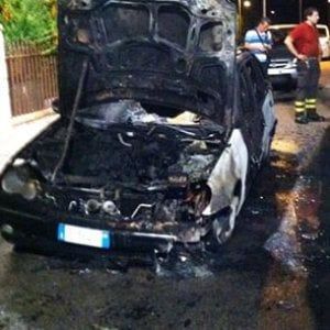 Matera, incendiarono l'auto di un poliziotto davanti a casa sua: condannati in due