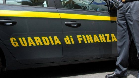 A Malpensa con 85mila euro in contanti: denunciate per riciclaggio due donne residenti a Parma