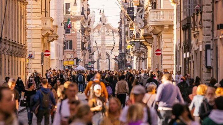 Traffico e caro parcheggi, lo shopping al Centro è insostenibile: due romani su tre si spostano in periferia