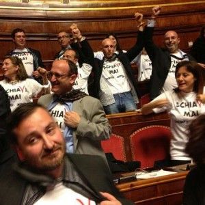 Dl Lavoro: s&igrave; del Senato alla fiducia, bagarre del M5S in Aula