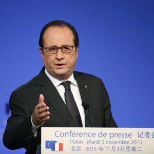 Hollande, "più vincoli e controlli per produttori di diesel"