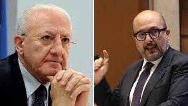 De Luca: "Sangiuliano? Ditegli che non mi confronto con i parcheggiatori abusivi"