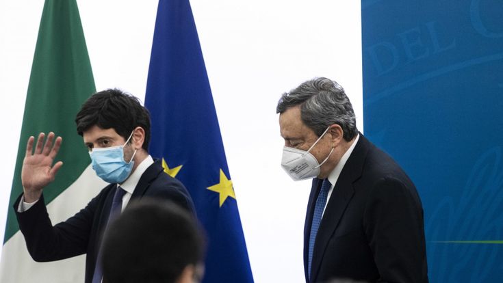 Covid, il premier blocca Salvini: “Si decide in base ai contagi”. La Lega minaccia l’Aventino