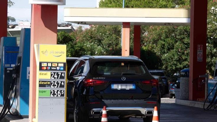 Gasolio, prezzi alle stelle: si fermano mille camion, trasporti in mare più cari